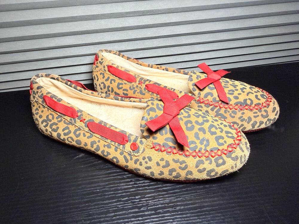 UGG Leopard Print Moccasin Slippers Women’s 8 Shearling Lined Red Bow Cozy Shoes